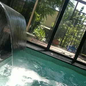 Apartment La Casa Con Piscina Riscaldata Interna Anna Luxury Garden, Pisa
